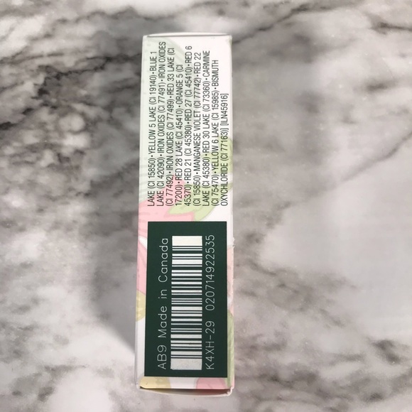 Clinique Dramatically Different Lipstick - Picture 4 of 7